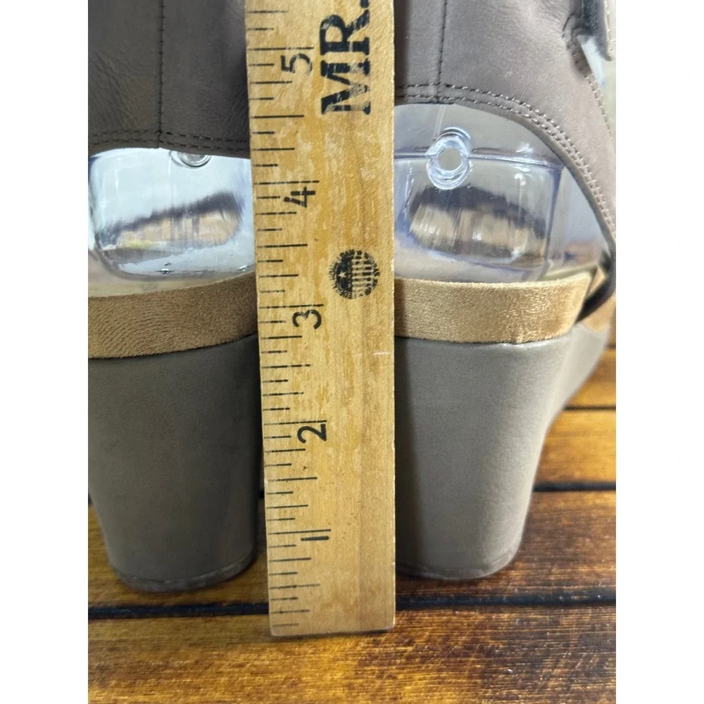 Lucky Brand Wedge Sandals Women's 9M Ankle‎ Strap Casual Taupe Shoes
